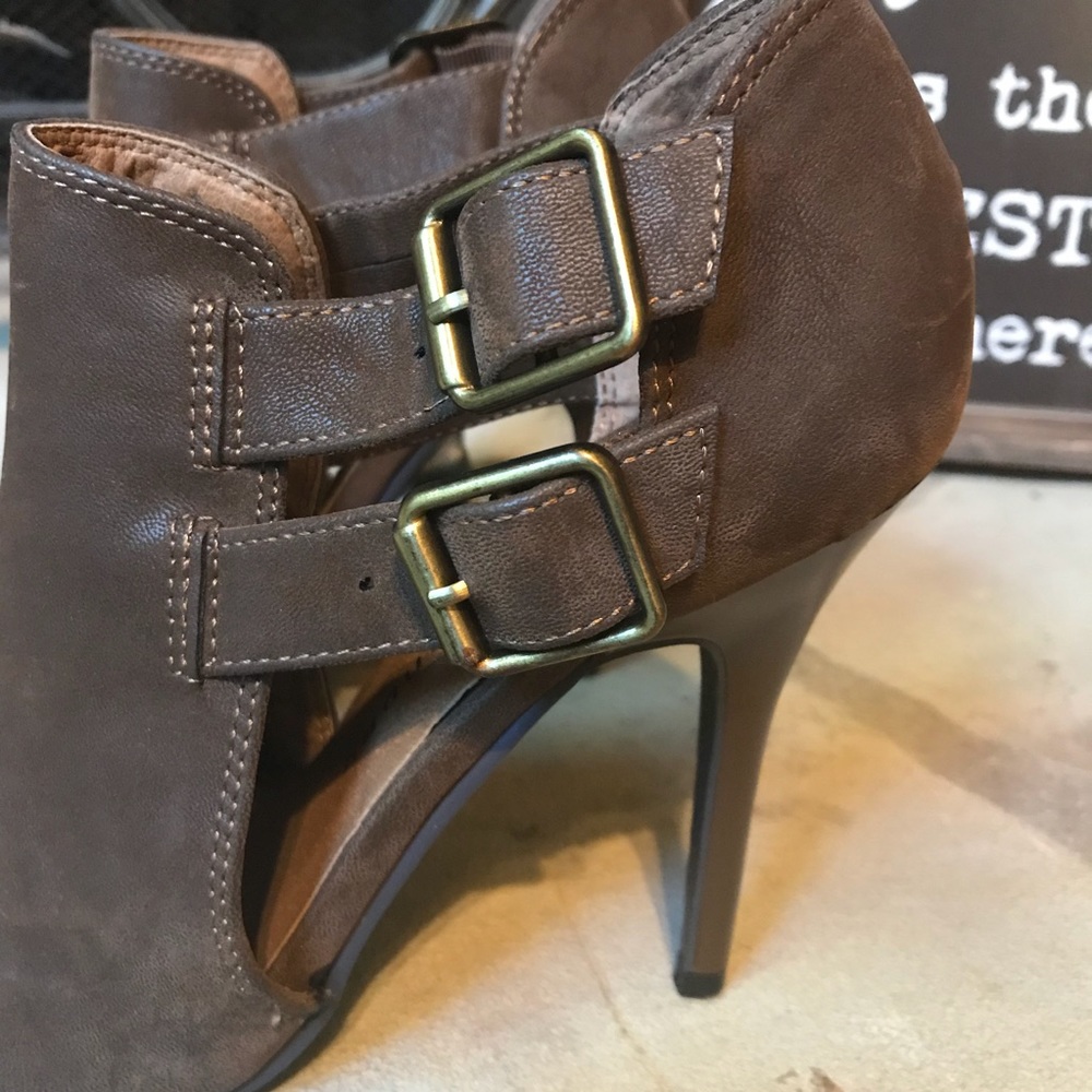 🎉HP🎉 NWOT Chinese Laundry Peep Toe Booties 7 1/2 - Picture 2 of 8